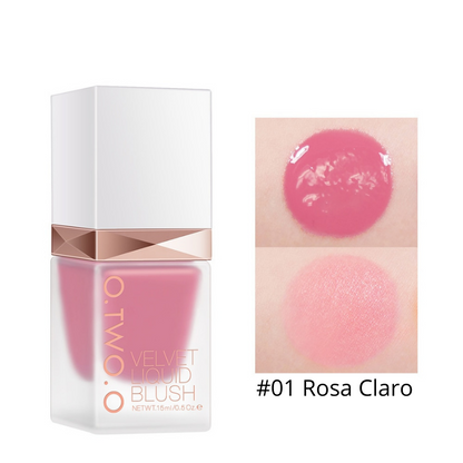 O Blush Líquido oferece um brilho natural que realça sua beleza de maneira radiante. Sua fórmula líquida proporciona um acabamento suave e luminoso, criando um aspecto saudável e fresco. Experimente o toque de luminosidade que eleva sua maquiagem a um novo patamar.